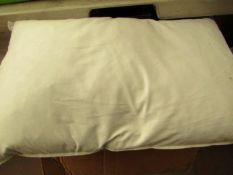 4x Deckers - White Pillows 15" x 23" - All Unused.