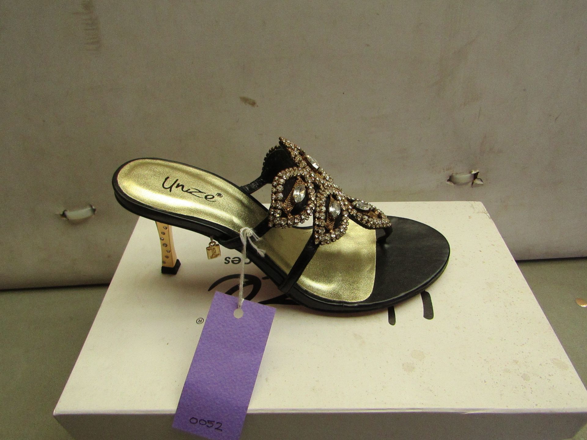 Unze by Shalamar Size 3 Ladies Shoes. New & boxed see image for design