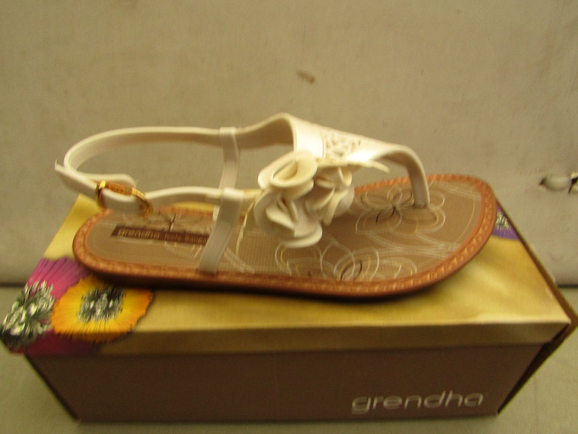 Grendha ladies sandals Shoes size 5 new & boxed see image for design