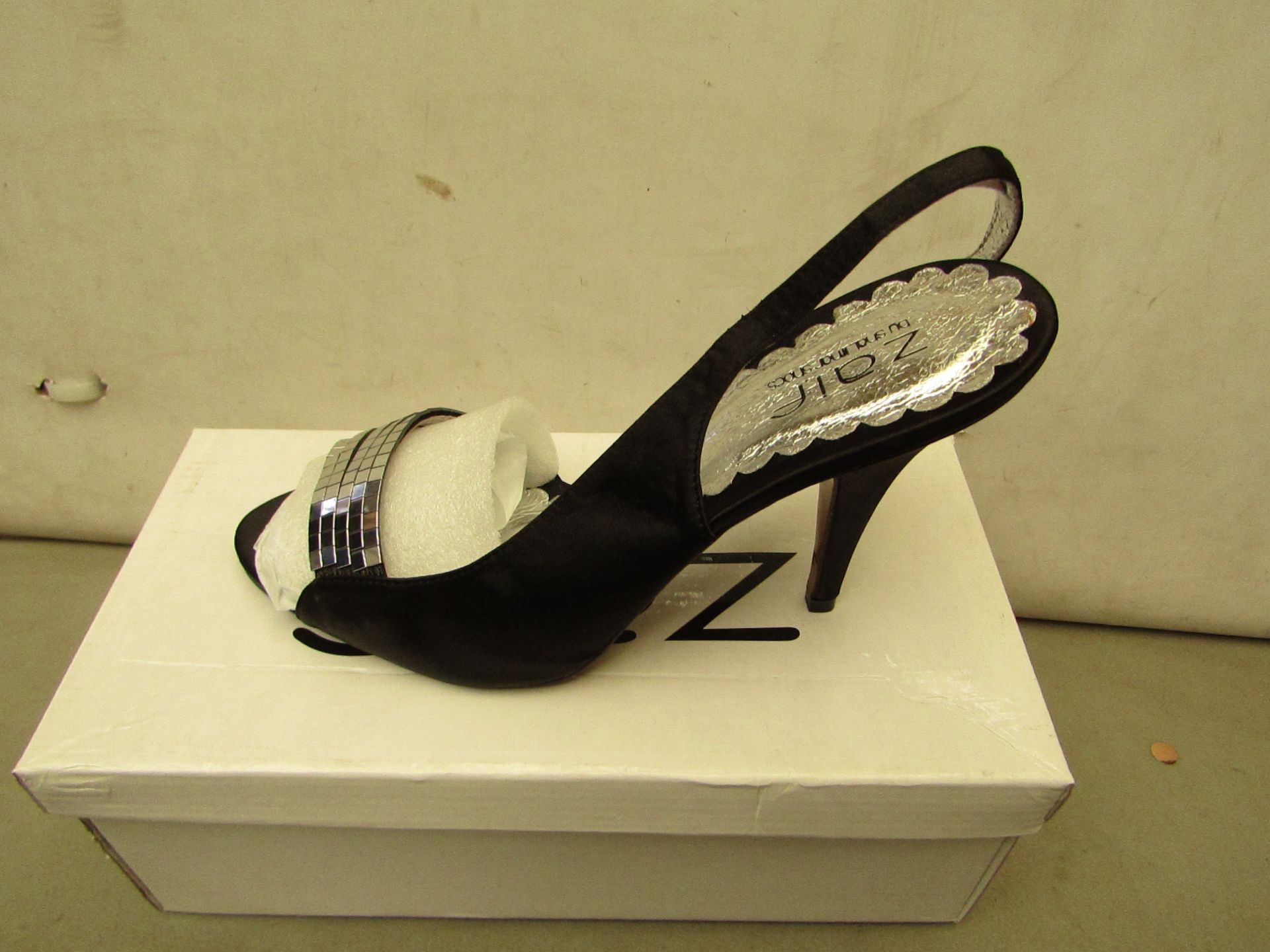 Unze by Shalamar Size 7 Ladies Shoes. New & boxed see image for design