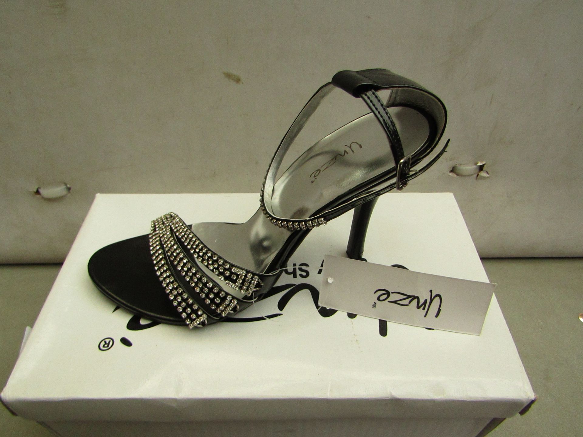 Unze by Shalamar Size 8 Ladies Shoes. New & boxed see image for design