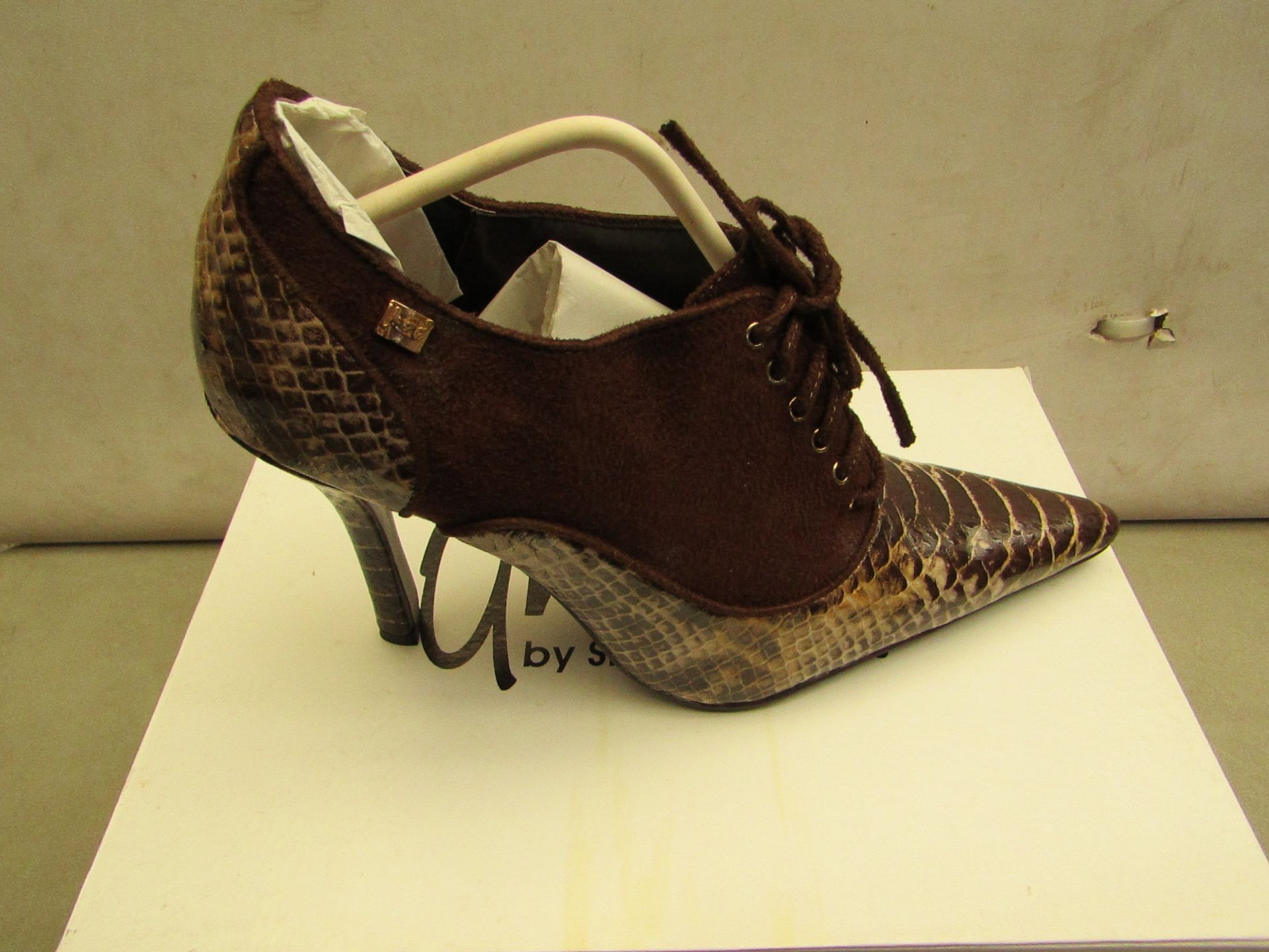 Uaze by Shalamar Shoes Ladies Brown Shoes size 8 new & boxed see image for design