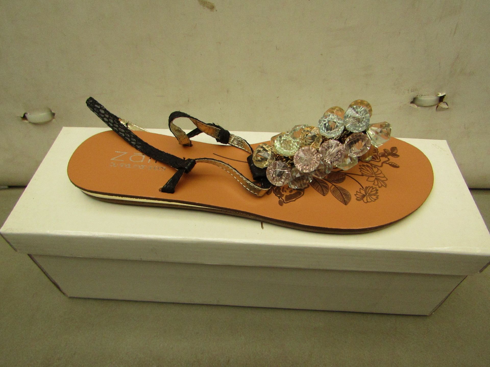 Zaif by Shalamar ladies Sandals size 5 new & boxed see image for design