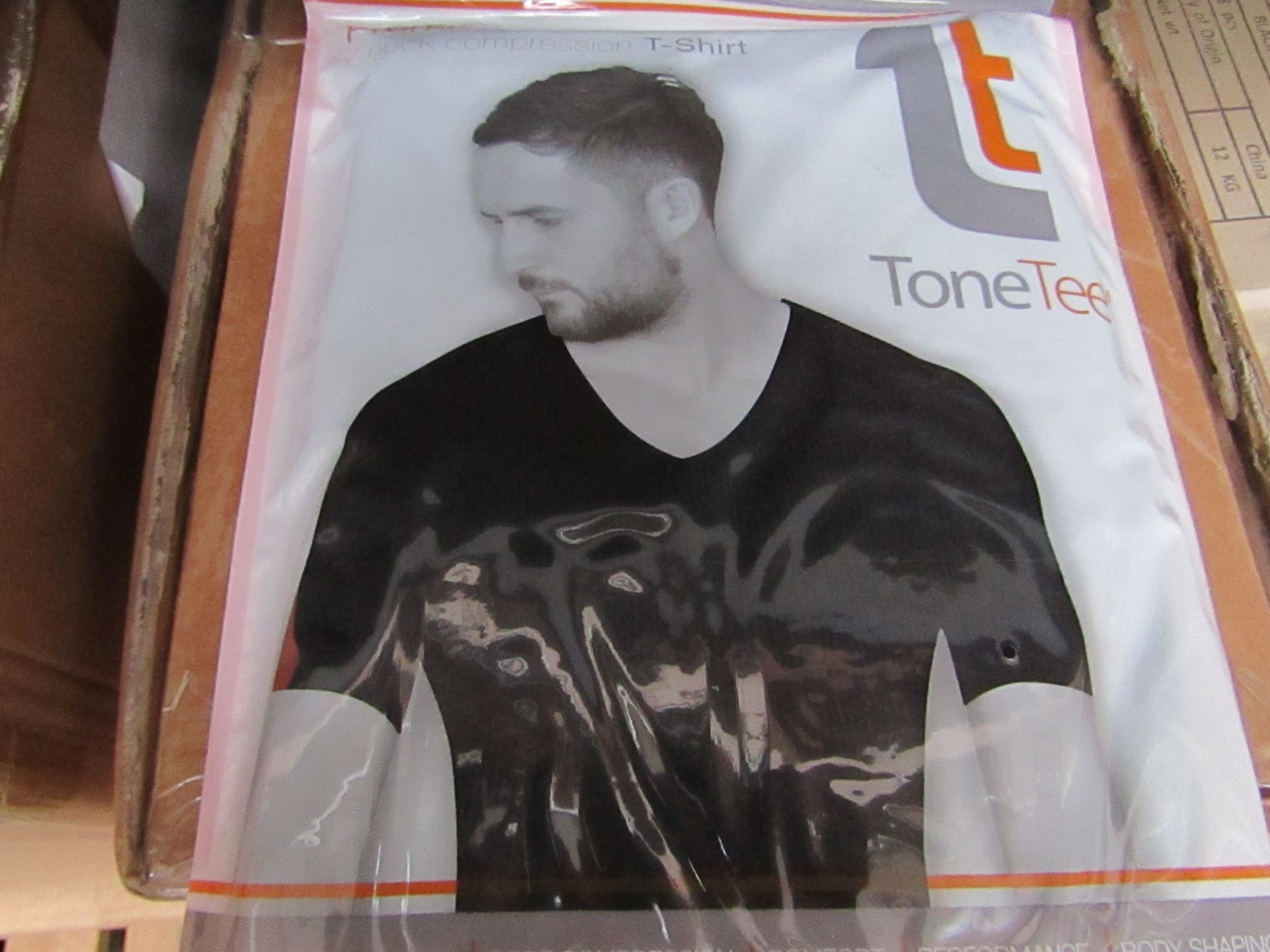 | 48x | TONE TEE V NECK COMPRESSION BLACK T-SHIRT XL | PACKAGED & BOXED | SKU 1508038582739 | RRP £