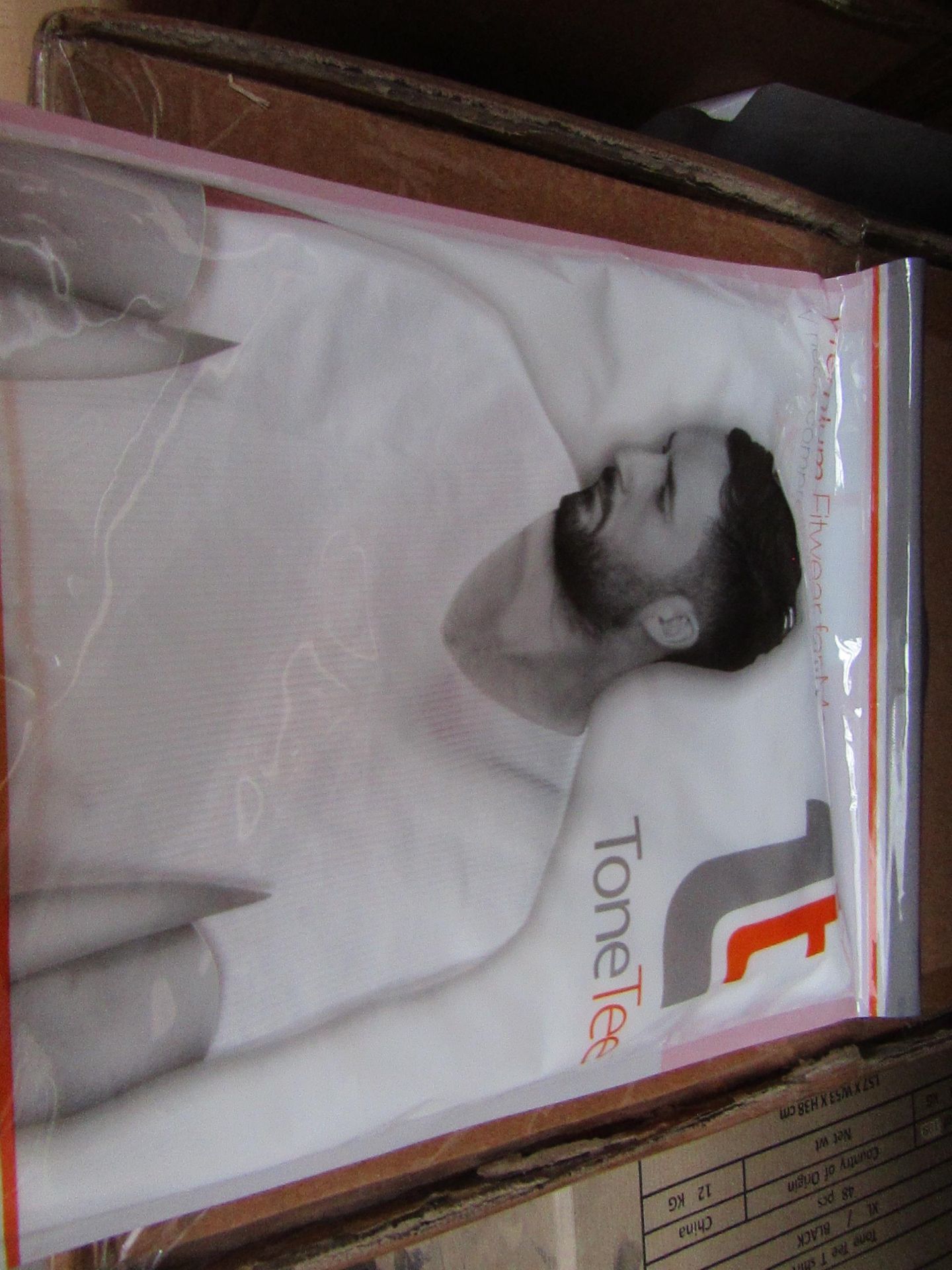 | 48x | TONE TEE V NECK COMPRESSION T-SHIRT WHITE XL | PACKAGED & BOXED | SKU 1508038582739 | RRP £