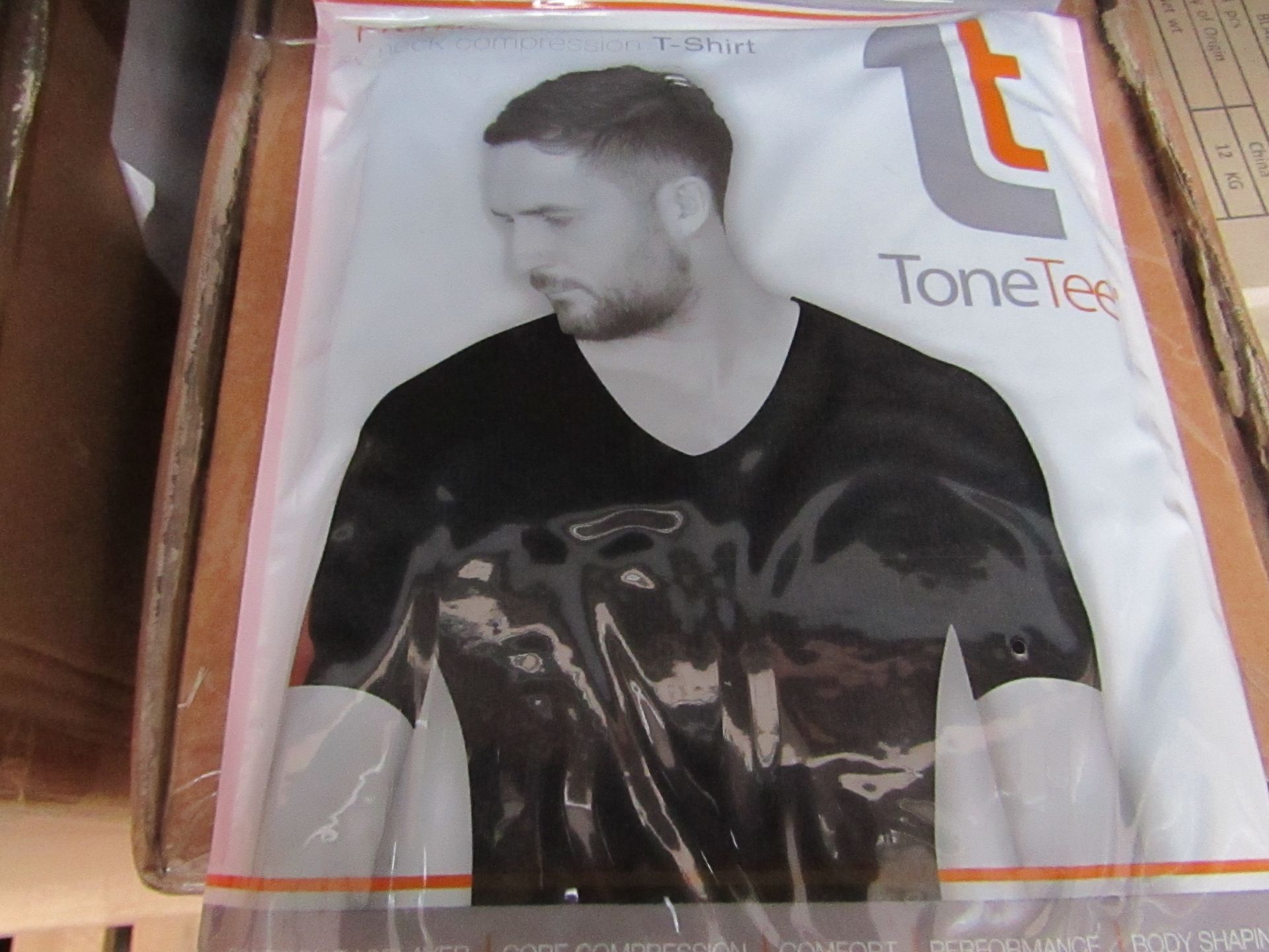 | 48x | TONE TEE V NECK COMPRESSION BLACK T-SHIRT XL | PACKAGED & BOXED | SKU 1508038582739 | RRP £