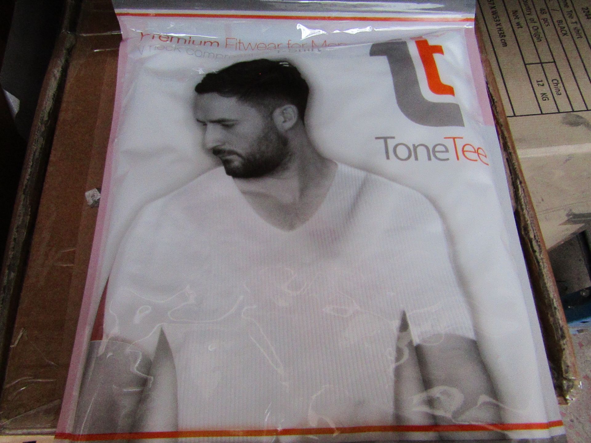 | 48x | TONE TEE V NECK COMPRESSION T-SHIRT WHITE XL | PACKAGED & BOXED | SKU 1508038582739 | RRP £