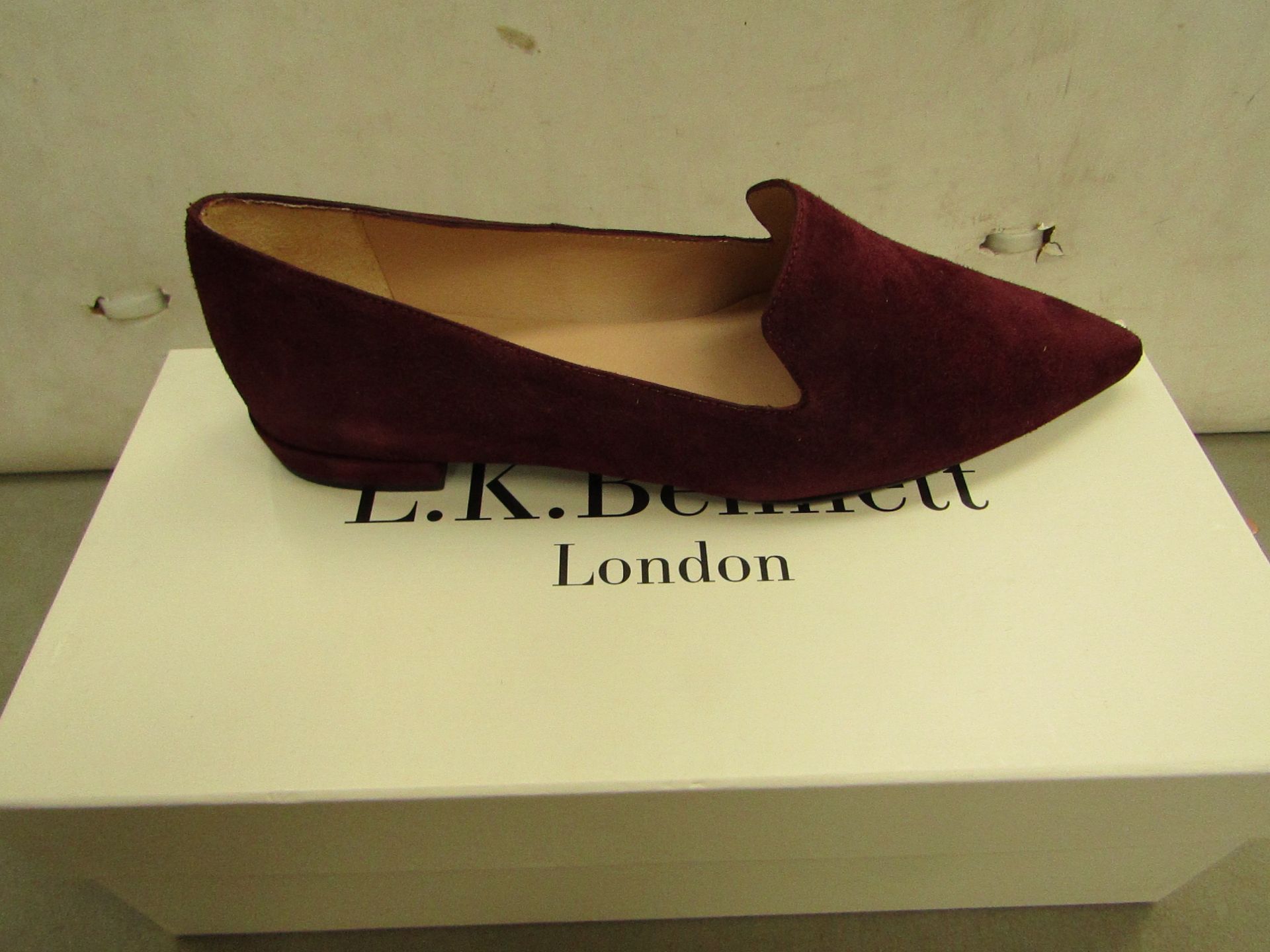 LK Bennett Ladies Arie Burgandy Suede Flat Shoe size 42 RRP £150 new & boxed