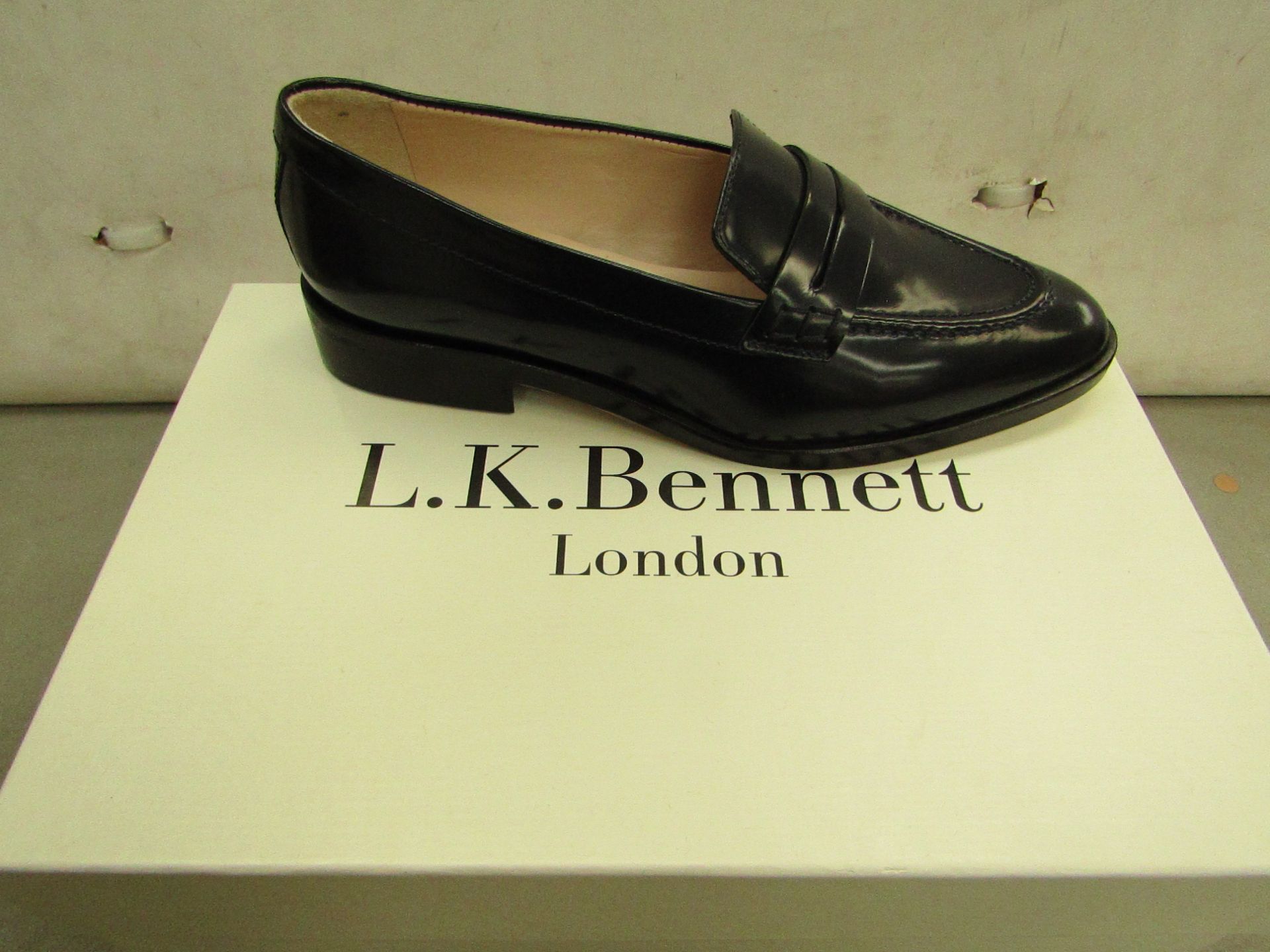 LK Bennett Ladies Iona Navy High Shine Leather Shoe size 35 RRP £140 new & boxed