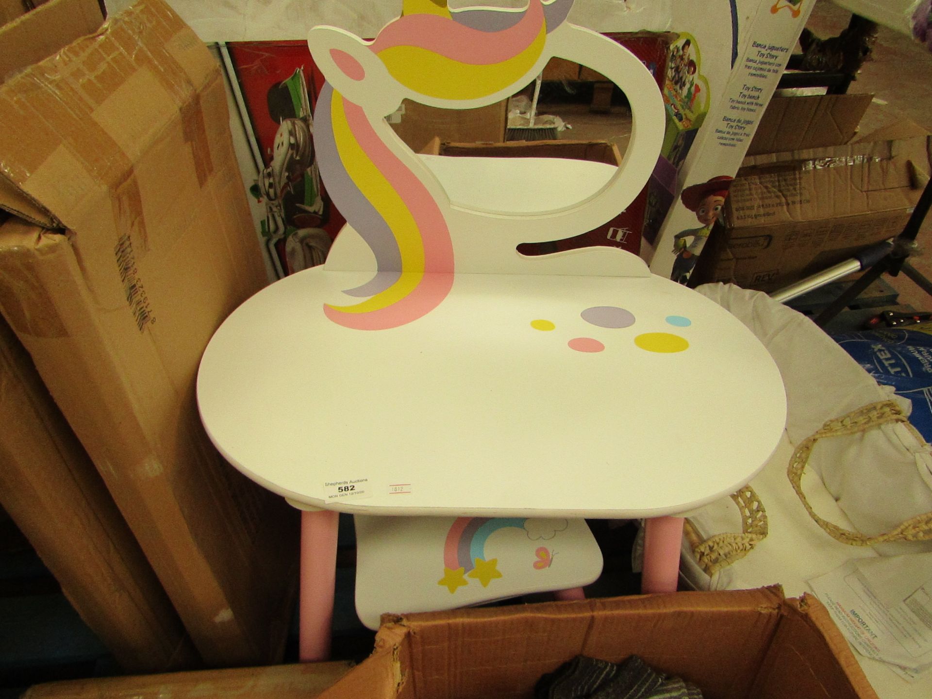 Young Girls Unicorn dressing table with Mirror & Stool. Has a coupld of tiny scuffs but nothing
