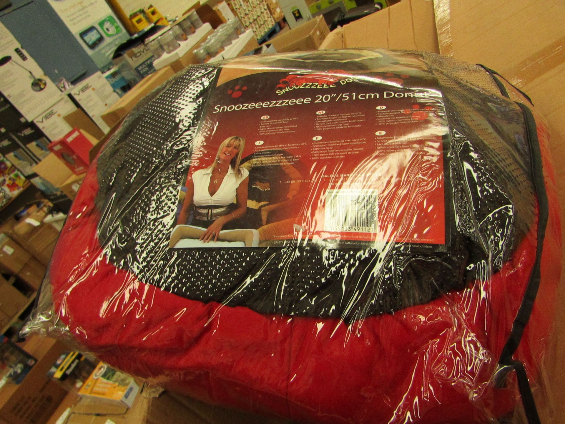 Snoozzzeee 20" Donut Bed in Cheery Red. New & Packaged