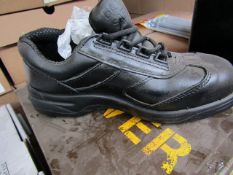 Beaver Steel toe cap shoes - Size 4 - New & Boxed.