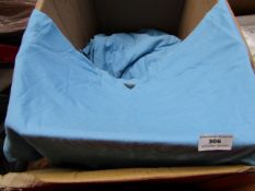 Box of Approx 20 Unseek Classic - Plain Blue T-Shirts - Size Small - All New & Boxed.