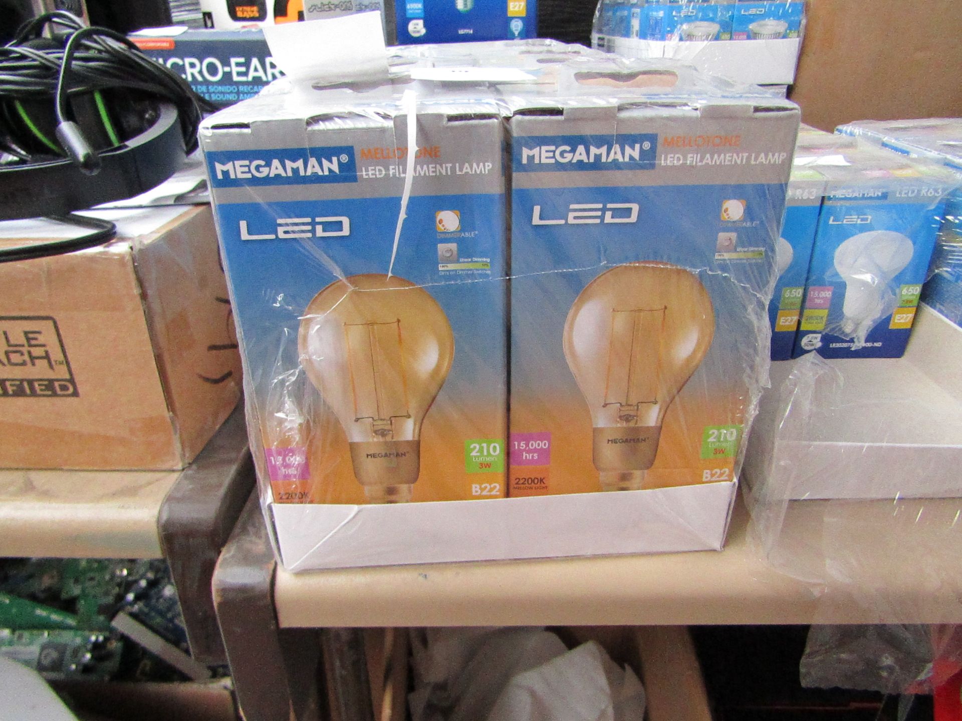 1x Megaman LED Filament bulb, new and boxed. 15,000Hrs / B22 / 210 Lumens