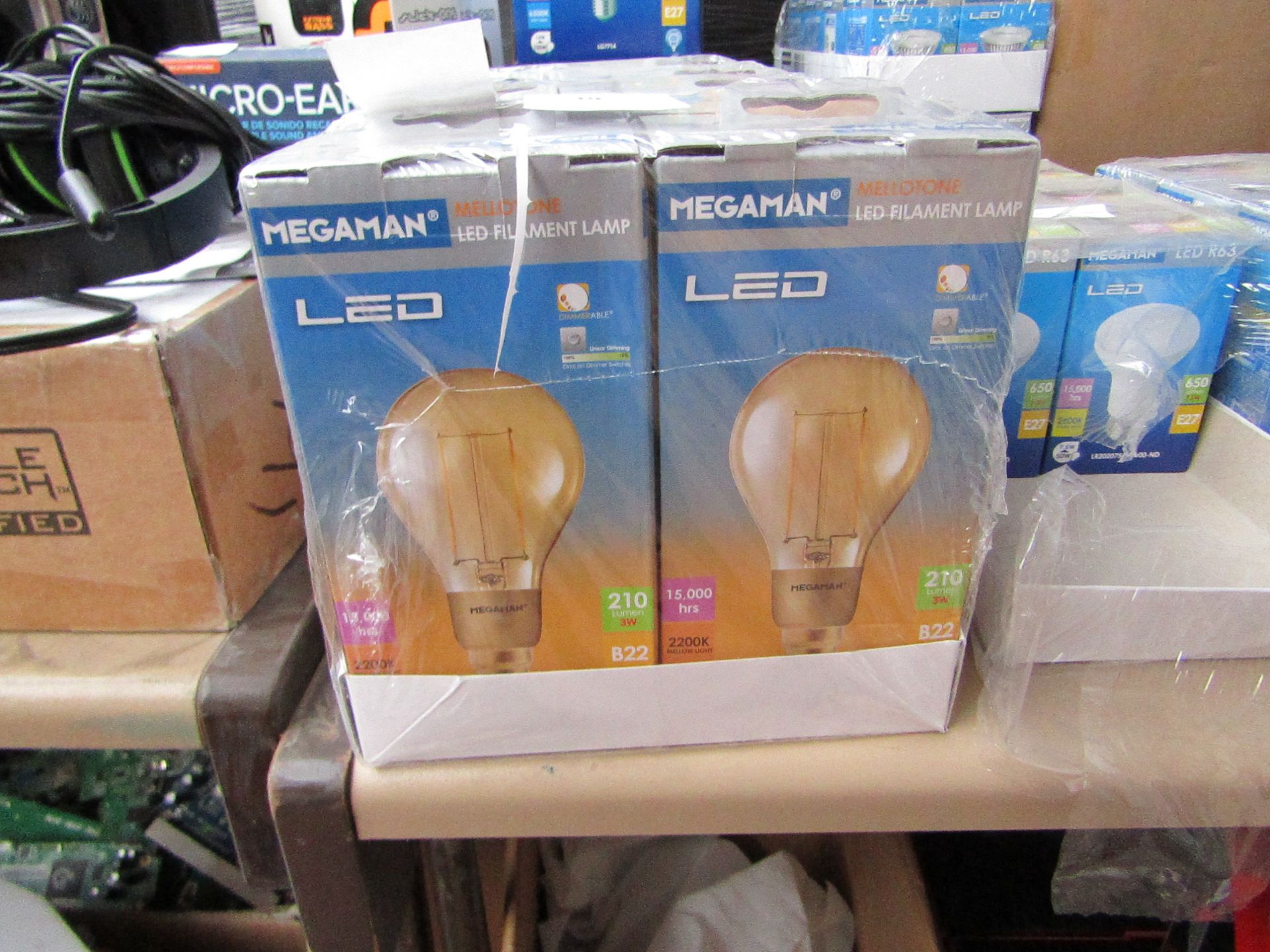 1x Megaman LED Filament bulb, new and boxed. 15,000Hrs / B22 / 210 Lumens