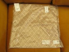 | 1X | H&M 50CM X 50CM CUSHION COVER | LOOKS UNUSED |