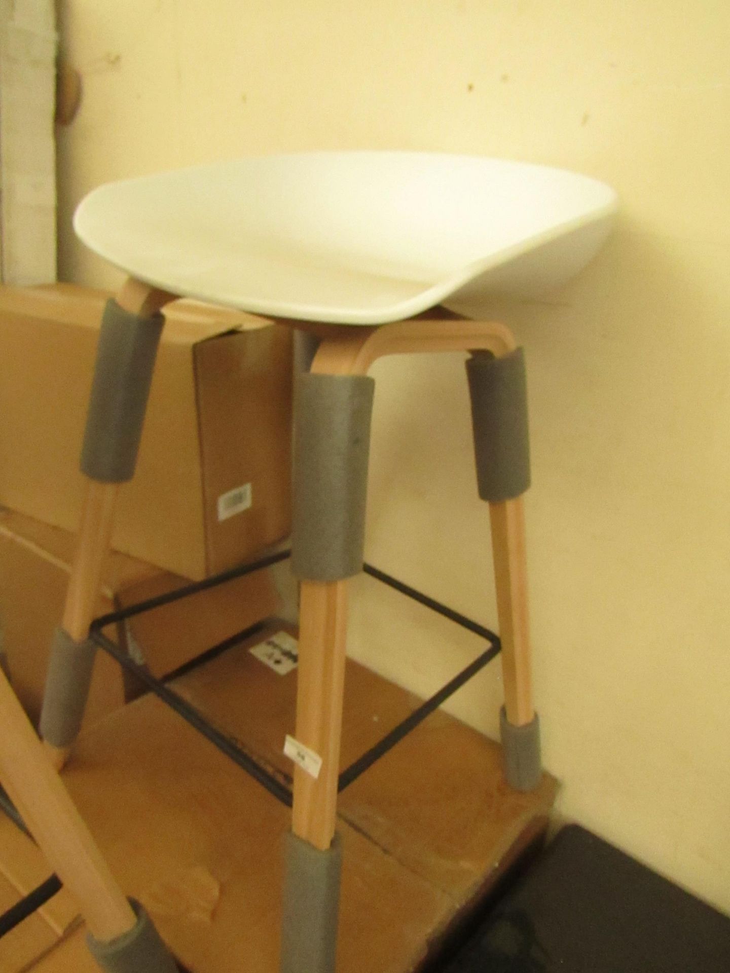 | 1 X | HAY OAK AND WHITE STOOL | LOOKS UNUSED (NO GUARANTEE) AND BOXED | RRP CIRCA £230.00 |