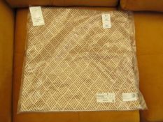 | 1X | H&M 50CM X 50CM CUSHION COVER | LOOKS UNUSED |