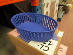 | 1X | HAY PANIER BRIGHT BLUE OVAL METAL BASKET | RRP £45 |LOOKS UNUSED AND BOXED |