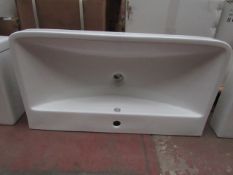 800mm Ceramic basin, new and boxed. BASF02