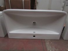 800mm Ceramic basin, new and boxed. BASF02