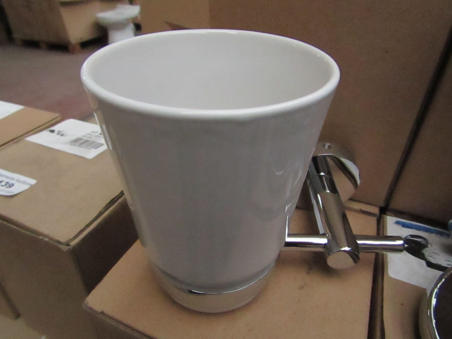 Ceramic tumbler holder, new and boxed. AFZ32