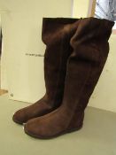 Scorah Pattullo Ladies Boots, new size 2