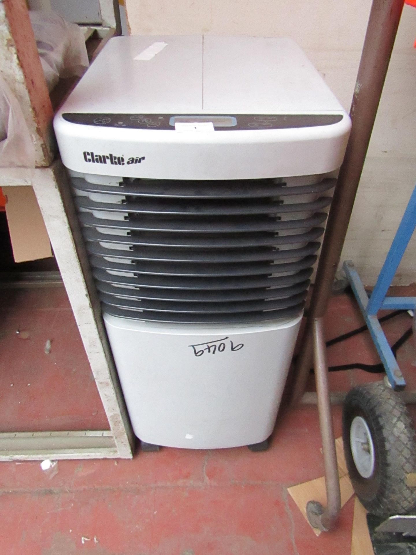 AIR CON AC1700 9049 This lot is a Machine Mart product which is raw and completely unchecked and