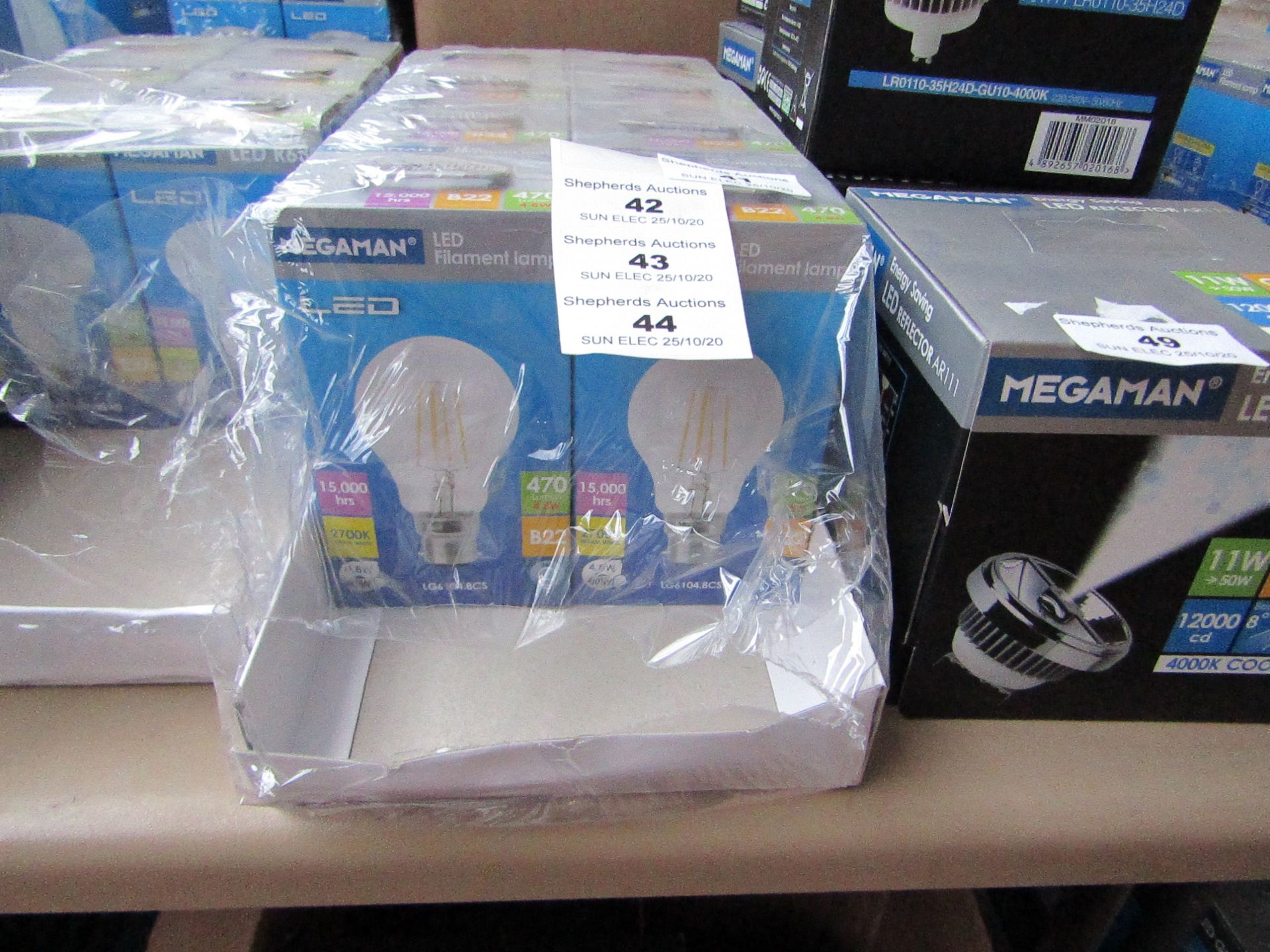 1x Megaman LED Filament bulb, new and boxed. 15,000Hrs / B22 / 470 Lumens