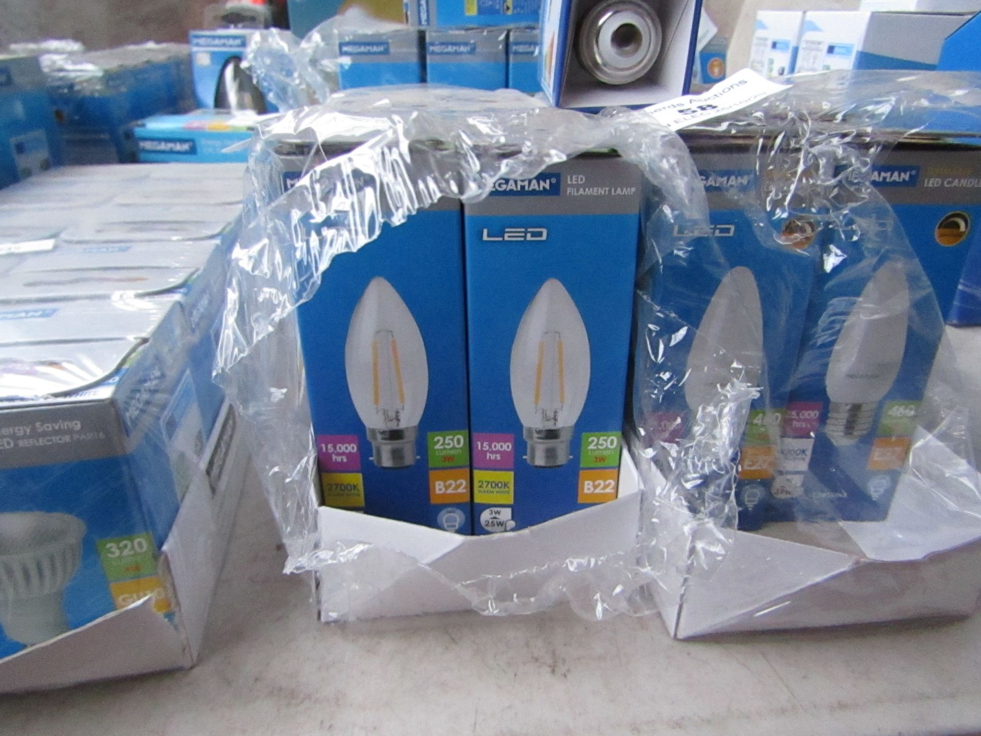 8x Megaman LED Flament bulb, new and boxed. 15,000Hrs / B22 / 250 Lumens