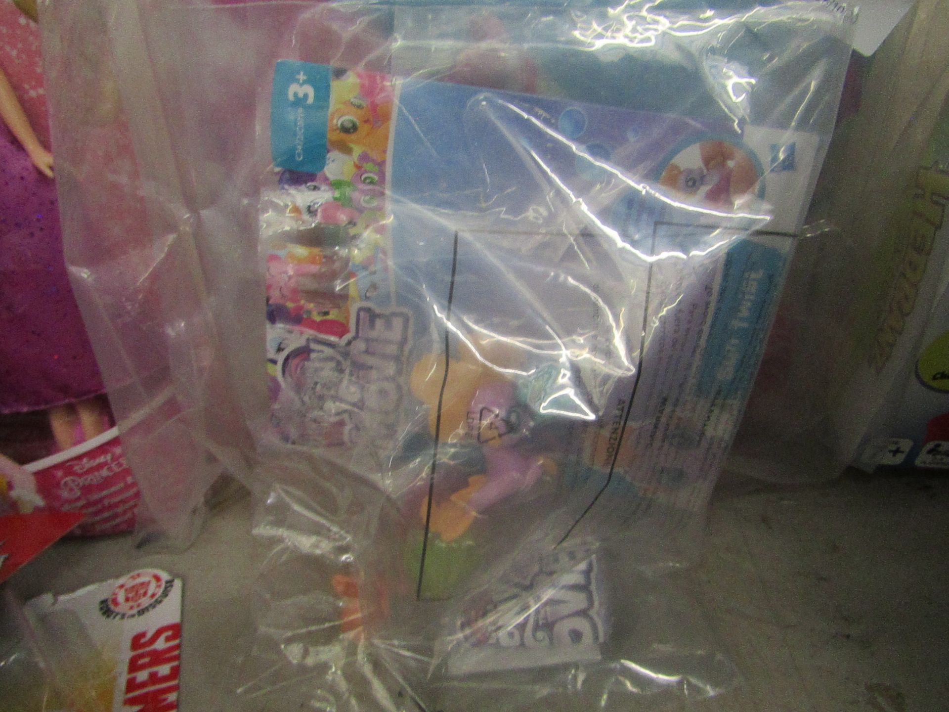 2 x My Little Pony Figures. Packaging is damaged so have been rebagged. See Image