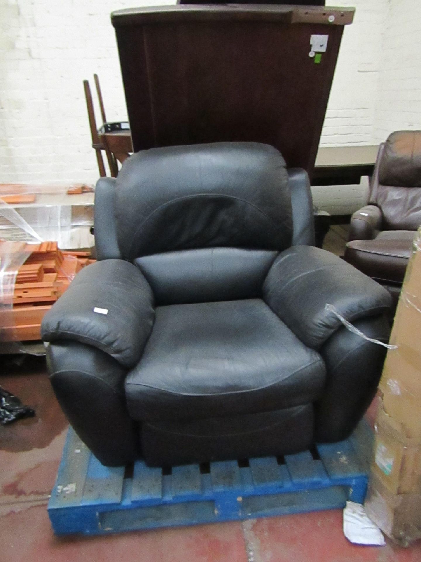 Costco electric reclining armchair, unchecked.