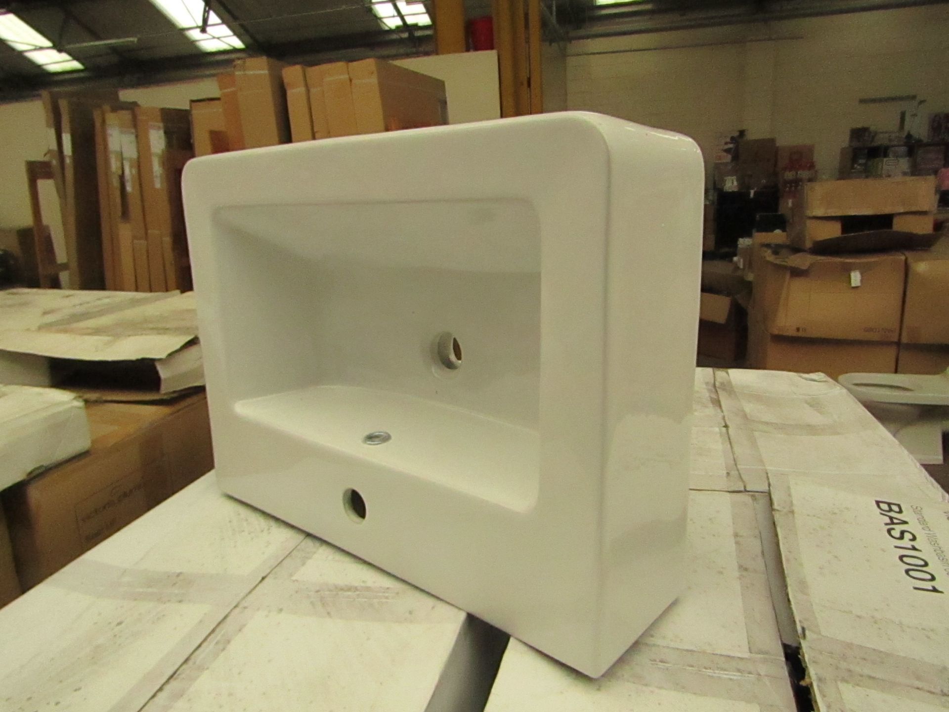 Standard wash basin 600 x 440mm, new and boxed. BAS1001