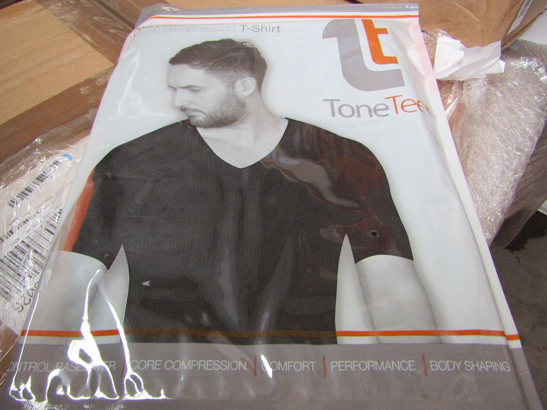 | 48x | TONE TEE V NECK COMPRESSION BLACK T-SHIRT XL | PACKAGED & BOXED | SKU 1508038582739 | RRP £