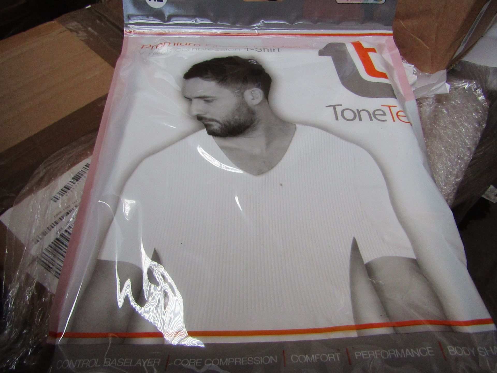 | 48x | TONE TEE V NECK COMPRESSION T-SHIRT WHITE XL | PACKAGED & BOXED | SKU 1508038582739 | RRP £