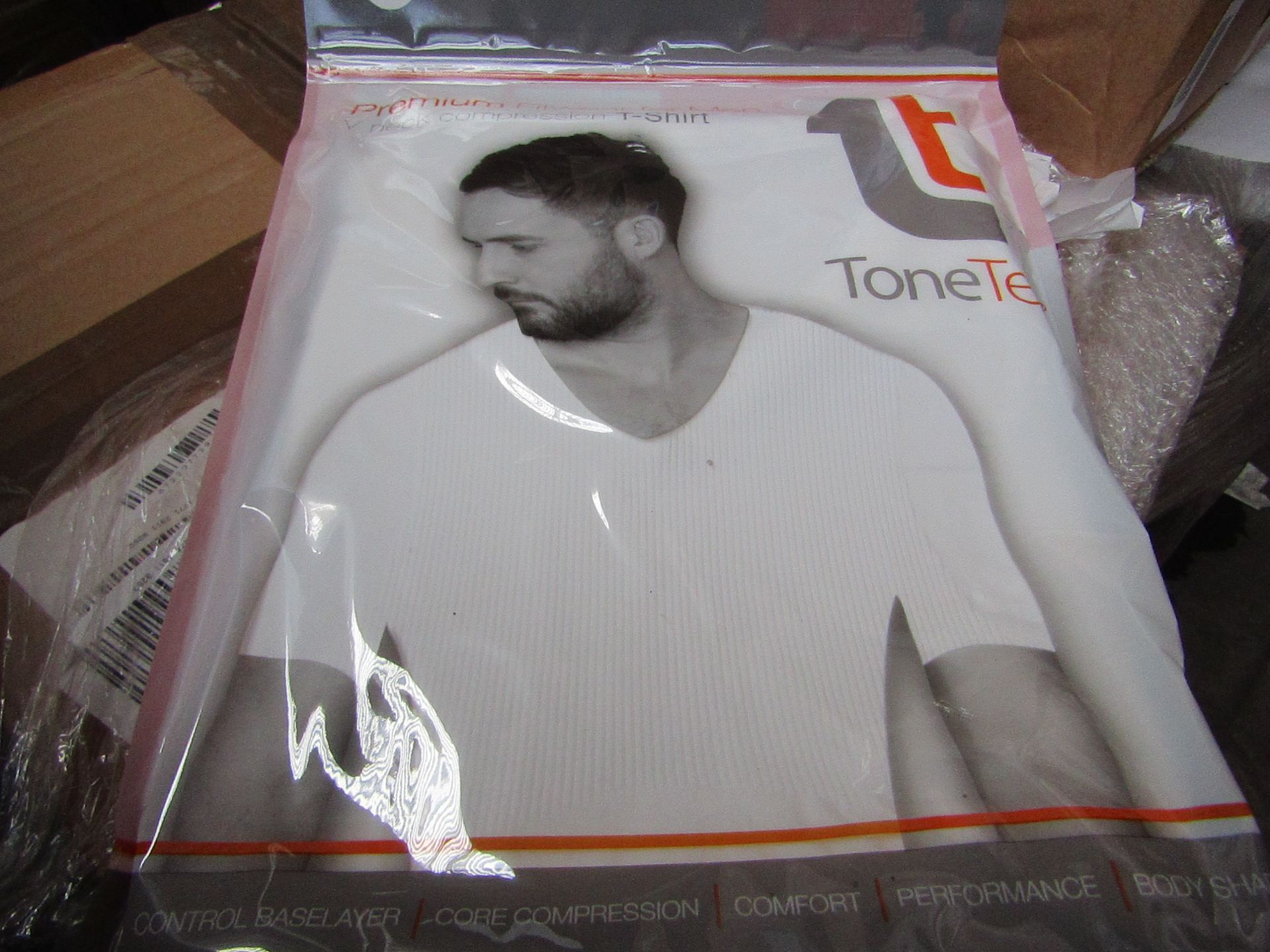 | 48x | TONE TEE V NECK COMPRESSION T-SHIRT WHITE XL | PACKAGED & BOXED | SKU 1508038582739 | RRP £