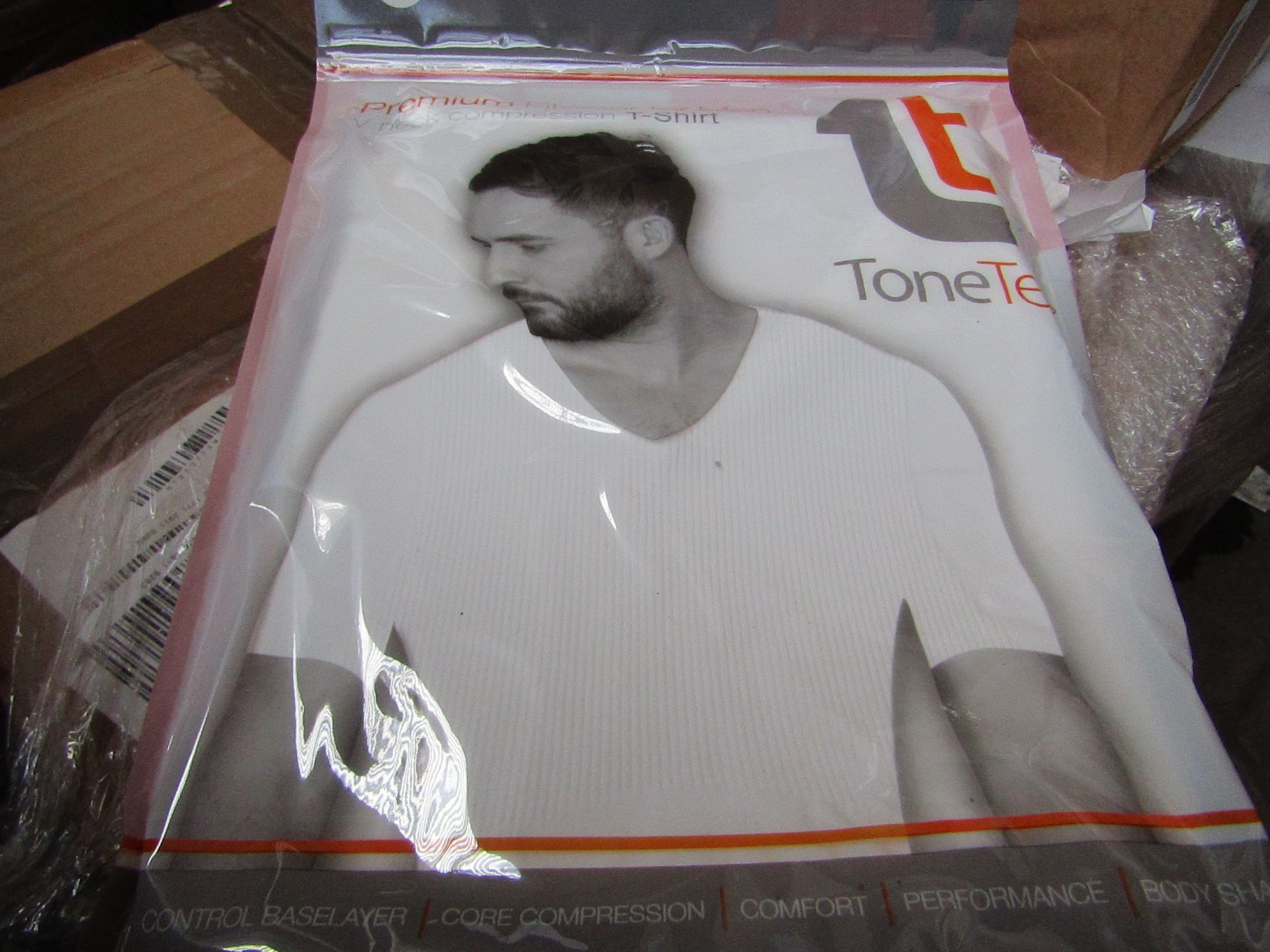 | 48x | TONE TEE V NECK COMPRESSION T-SHIRT WHITE XL | PACKAGED & BOXED | SKU 1508038582739 | RRP £