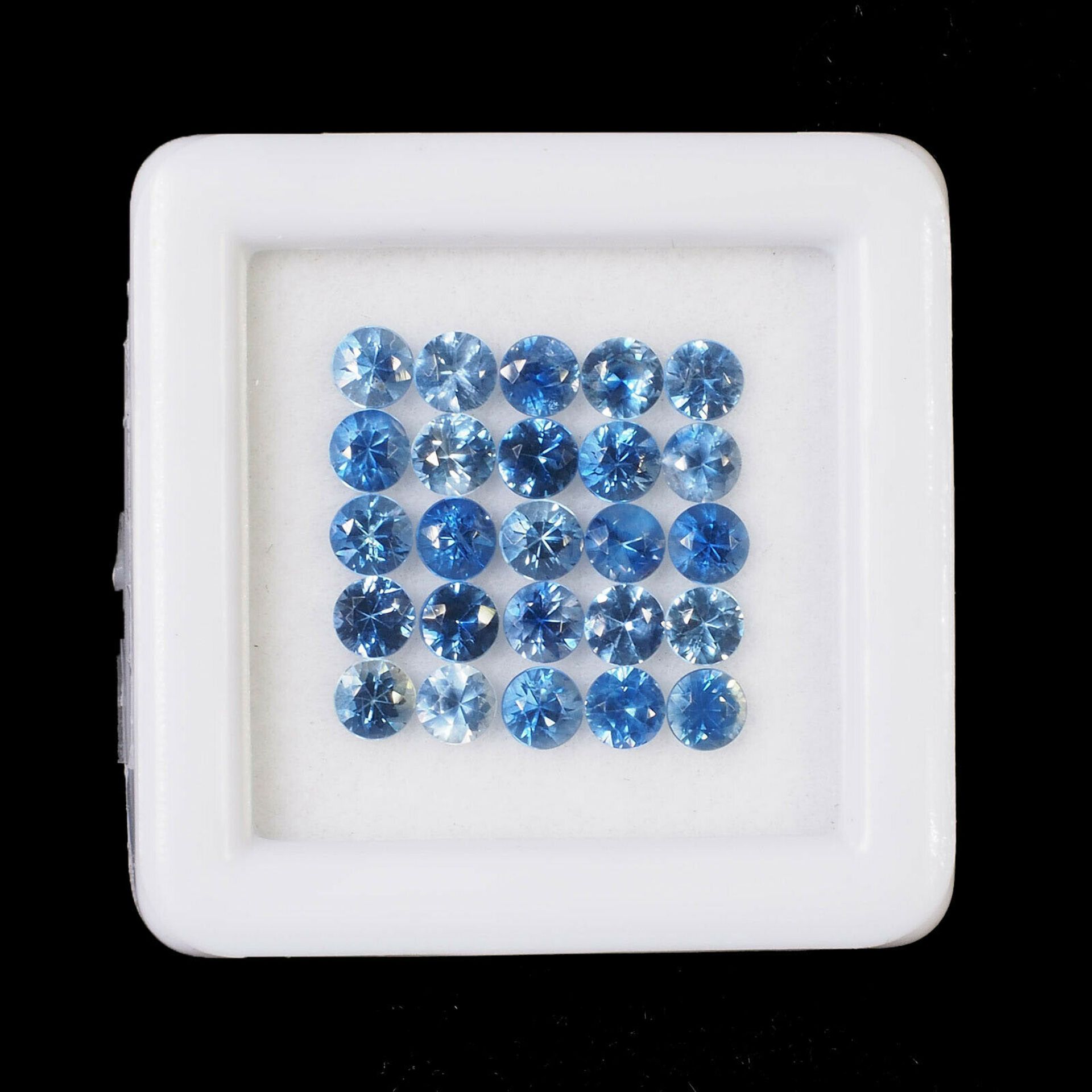 Natural Blue Sapphires - 3.80 carats - 25 pieces - clarity VVS - average retail value £ 7,363.02