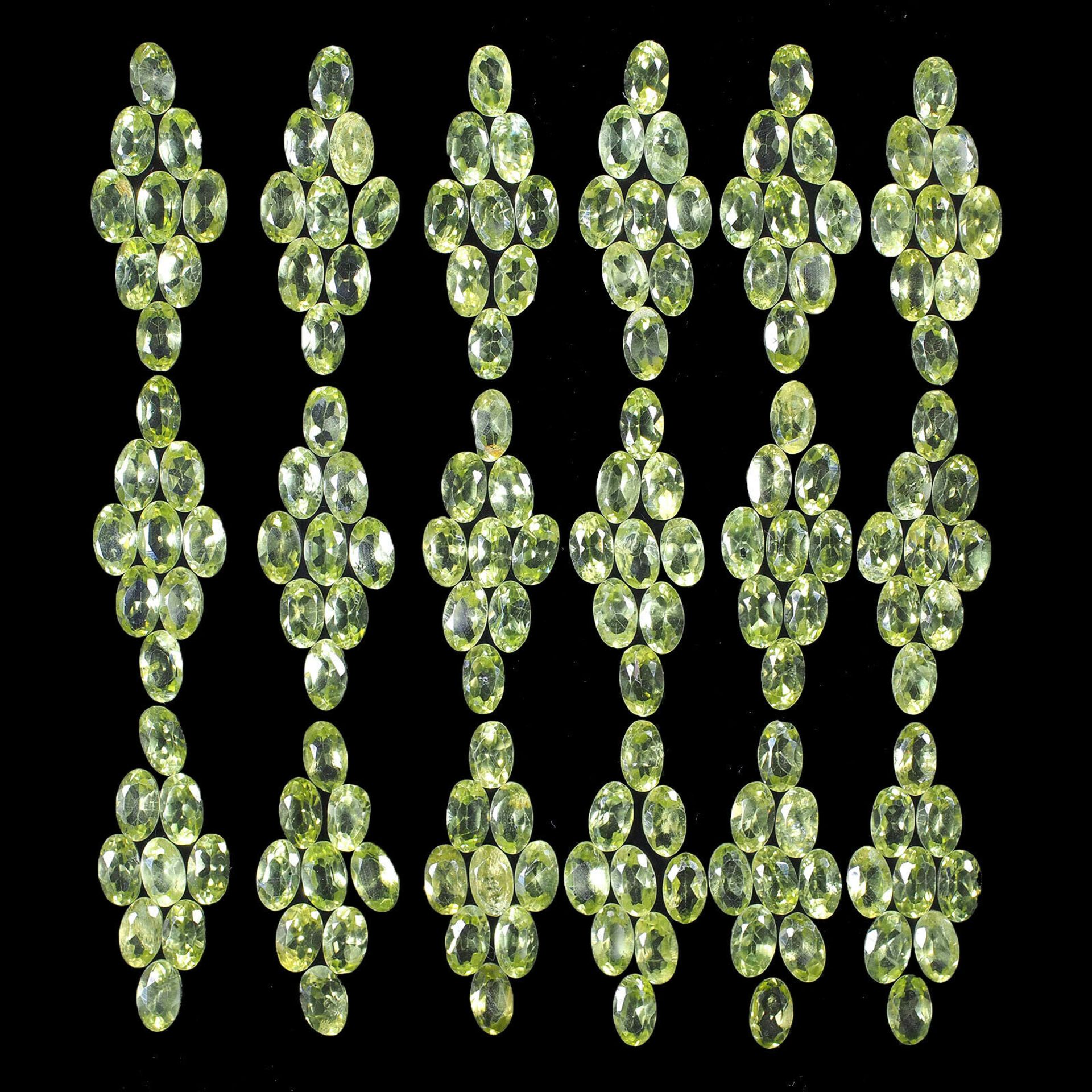 Natural Peridot - 47.00 carats - 162 pieces - average retail value £21,073.22