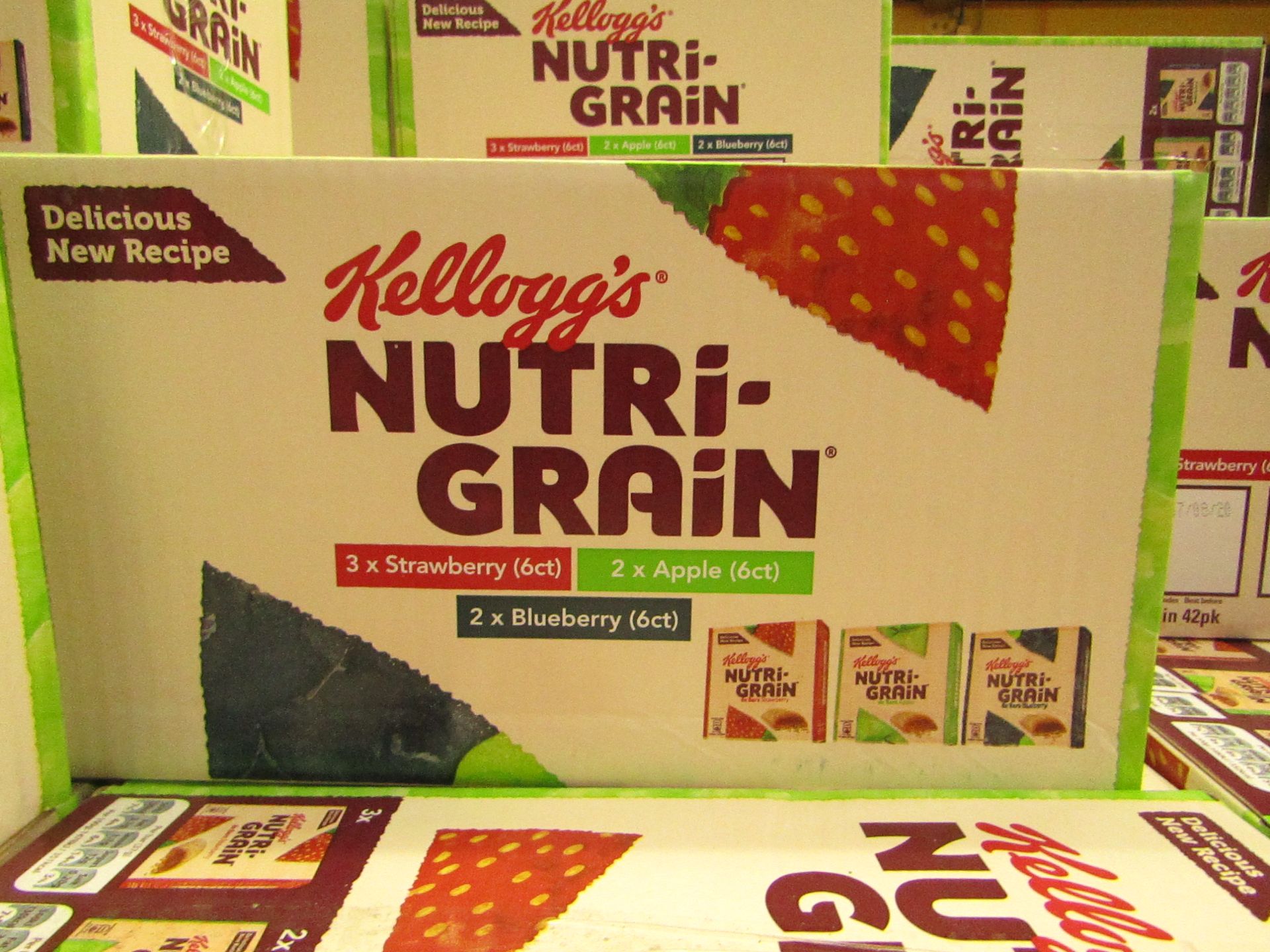 Box of 42 Various Flavours Kelloggs Nutri Grain Bars. BB Dates range from 11/9/20 - 26/11/20