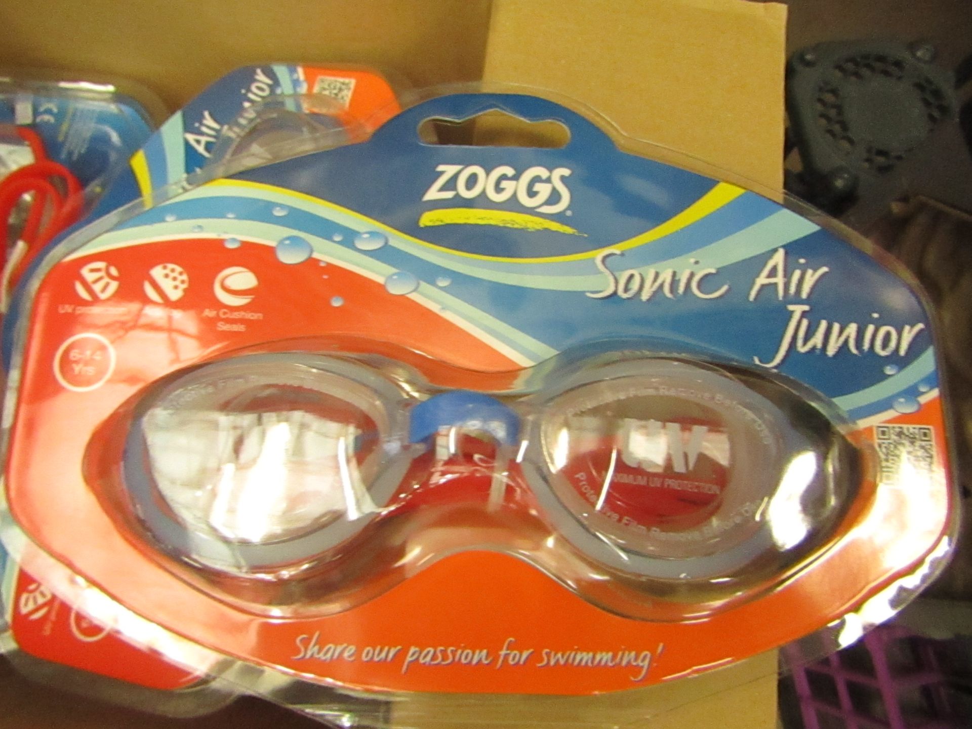 1 x Zoggs Sonic Air Junior Swimming goggles. New & packaged