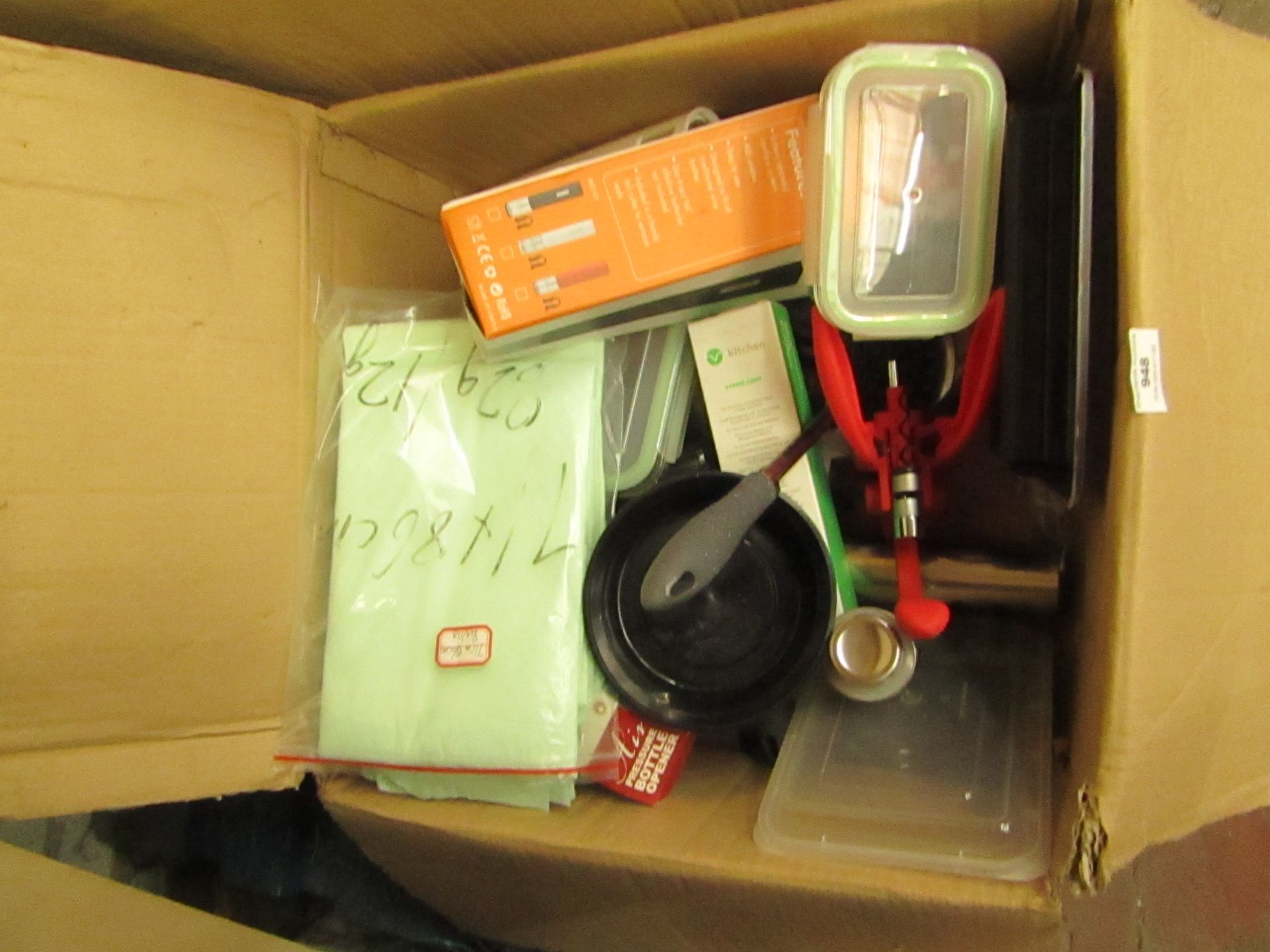 Box of Approx 15 Household/Kitchen items. See image