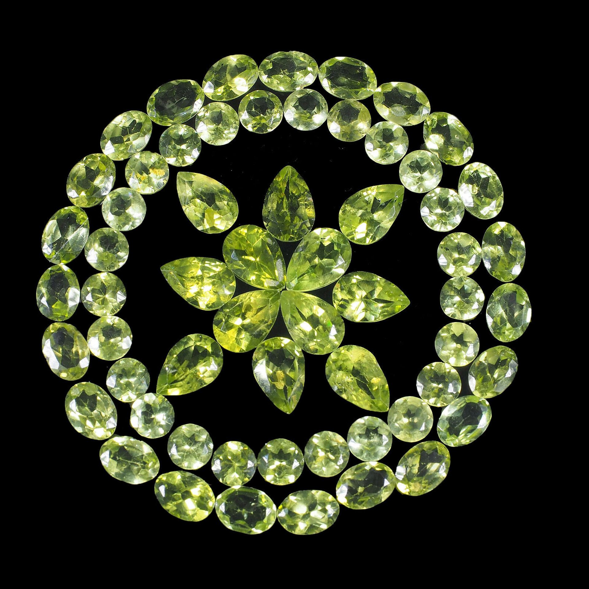 Natural peridot - 46.10 carats - 60 pieces - average retail value £20,313.91