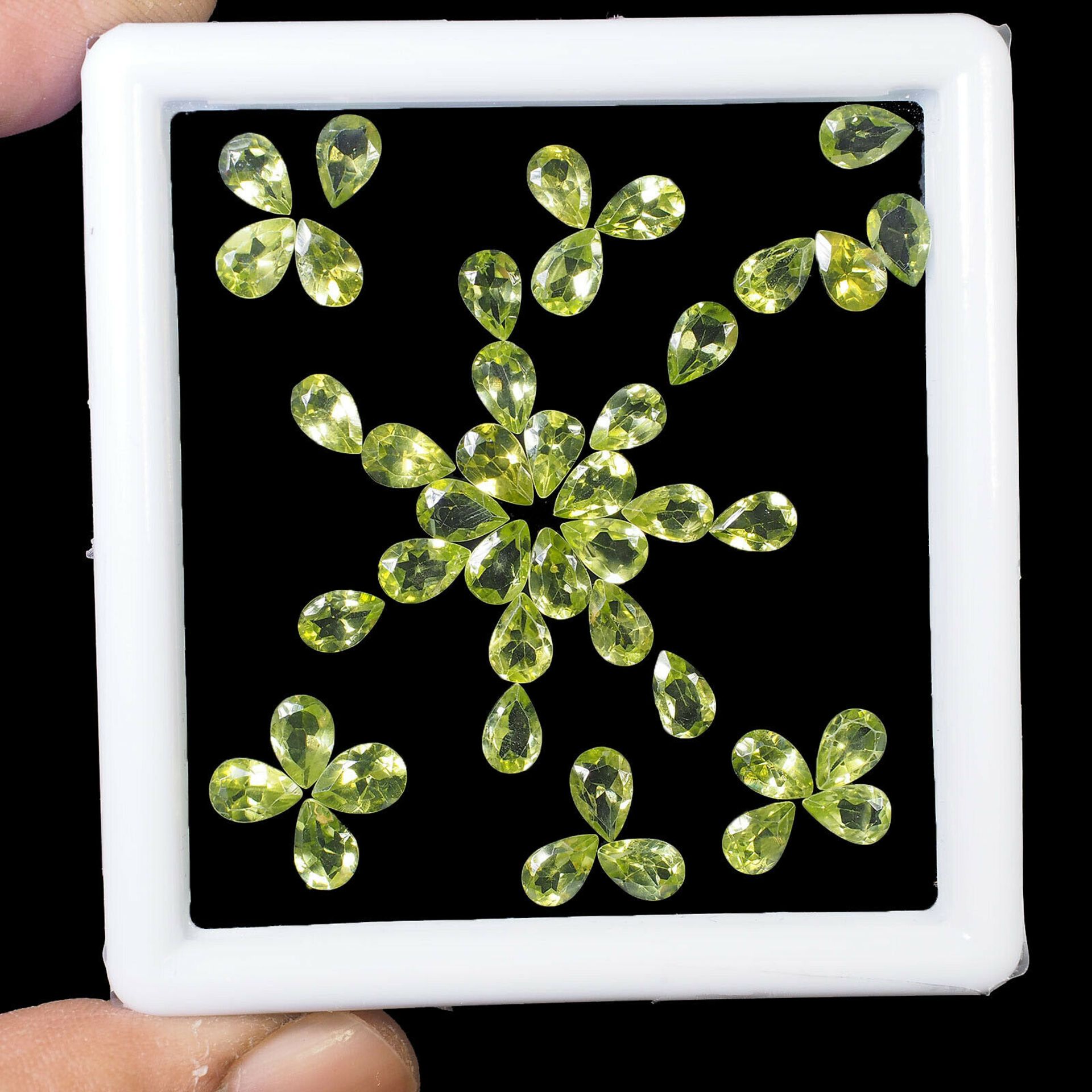 Natural Peridot - 20.15 Carats - 43 pieces - average retail value £1,031.67