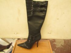 1 x Pair of Unze By Shalimar Boots. Size 6.New & Boxed. See Image For Design