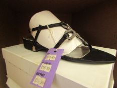 1 x Pair of Unze By Shalimar Shoes. Size 4.New & Boxed. See Image For Design