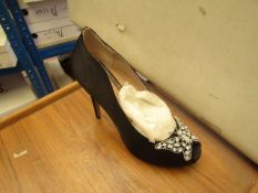 1 x Pair of Unze By Shalimar Shoes. Size 6.New & Boxed. See Image For Design