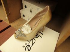 1 x Pair of Unze London Shoes. Size 6. New & Boxed. See Image For Design