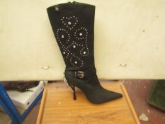 1 x Pair of Unze By Shalimar Boots. Size 3.New & Boxed. See Image For Design