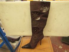 1 x Pair of Unze By Shalimar Boots. Size 5.New & Boxed. See Image For Design